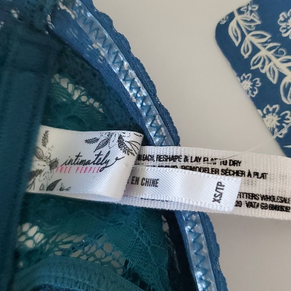 46. 🆕️ Free People Scalloped Lace Trim Bandeau Bra - Picture 8 of 8